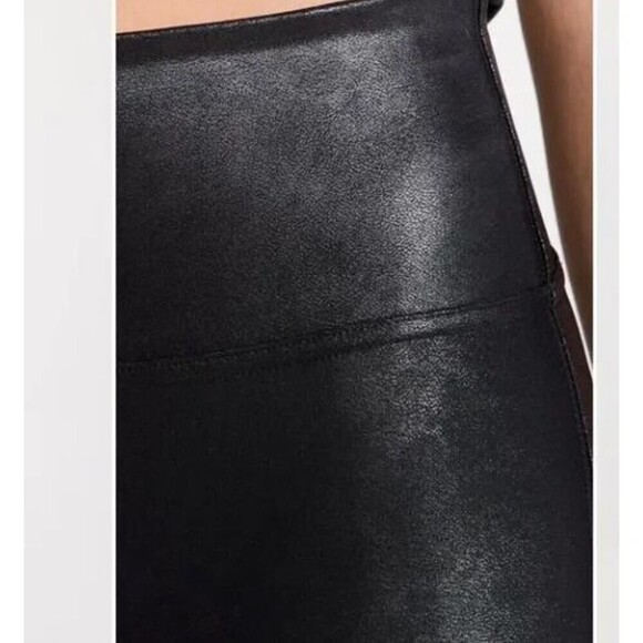 Women's Black Spanx Faux Leather Leggings Size Medium Petite MP - Picture 5 of 6